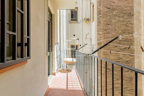 Apartamento de 4 dormitorios en venta en Barcelona, Cataluña, Spain № 8539 - foto 11