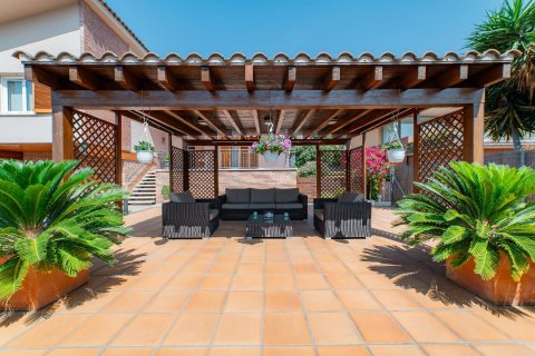 Сasa de 4 dormitorios en venta en Arenys de Munt, Barcelona, Cataluña, Spain № 1463 - foto 4