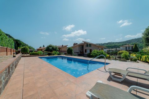 Сasa de 4 dormitorios en venta en Arenys de Munt, Barcelona, Cataluña, Spain № 1463 - foto 2