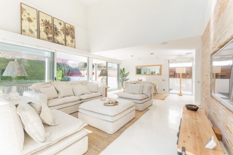Сasa de 6 dormitorios en venta en Sant Cugat del Vallès, Barcelona, Cataluña, Spain № 1460 - foto 3