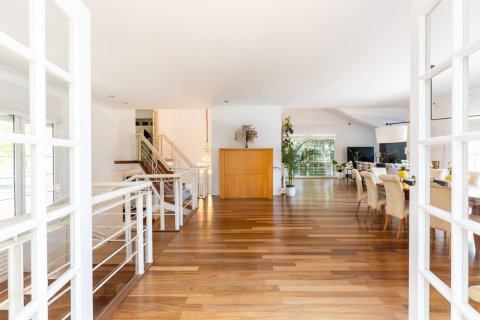 Сasa de 7 dormitorios en venta en Sant Cugat del Vallès, Barcelona, Cataluña, Spain № 1461 - foto 13