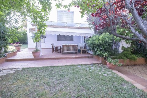 Сasa de 5 dormitorios en venta en Coma-Ruga, Tarragona, Cataluña, Spain № 1462 - foto 9