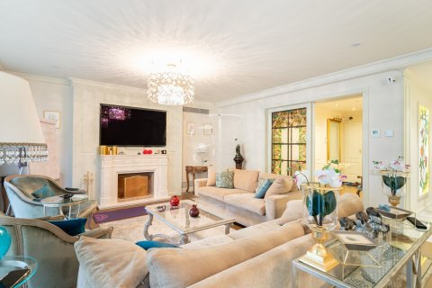 Casa adosada de 4 dormitorios en venta en Barcelona, Cataluña, Spain № 1508 - foto 5