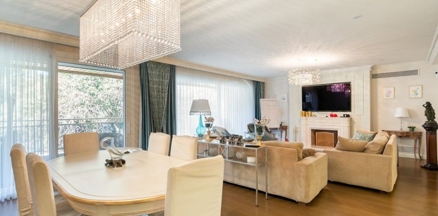 Casa adosada de 4 dormitorios en venta en Barcelona, Cataluña, Spain № 1508