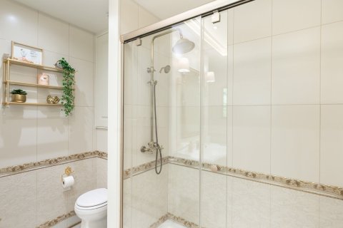 Casa adosada de 4 dormitorios en venta en Barcelona, Cataluña, Spain № 1508 - foto 20
