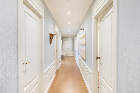 Casa adosada de 4 dormitorios en venta en Barcelona, Cataluña, Spain № 1508 - foto 15