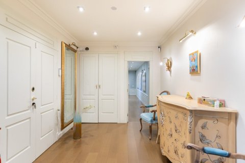 Casa adosada de 4 dormitorios en venta en Barcelona, Cataluña, Spain № 1508 - foto 13