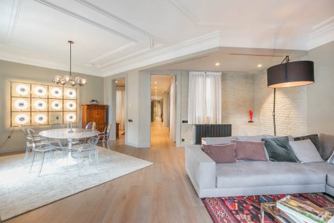 3 bedrooms apartment for sale in Barcelona, Catalonia, Spain № 1512 - photo 2