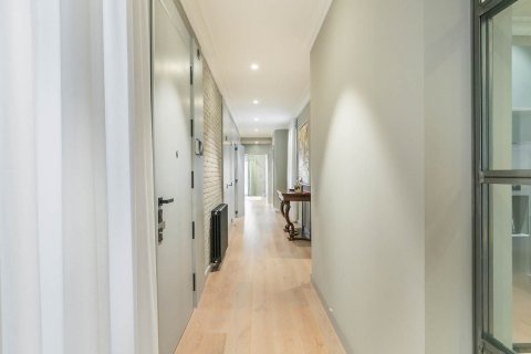 3 bedrooms apartment for sale in Barcelona, Catalonia, Spain № 1512 - photo 12