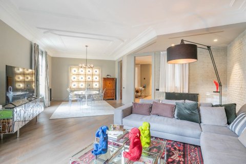 Apartamento de 3 dormitorios en venta en Barcelona, Cataluña, Spain № 1512