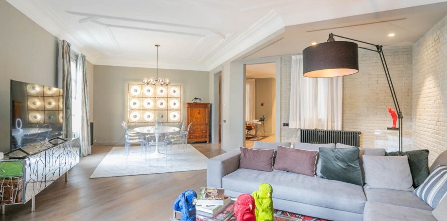 3 bedrooms apartment for sale in Barcelona, Catalonia, Spain № 1512