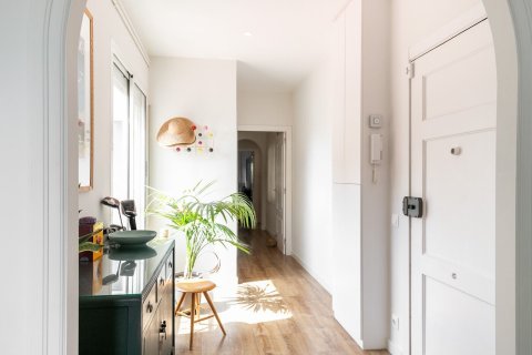 Apartamento de 4 dormitorios en venta en Barcelona, Cataluña, Spain № 1514 - foto 22