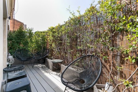 Apartamento de 4 dormitorios en venta en Barcelona, Cataluña, Spain № 1514 - foto 30