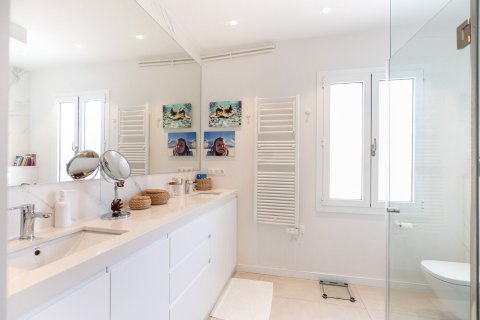 Apartamento de 4 dormitorios en venta en Barcelona, Cataluña, Spain № 1514 - foto 17
