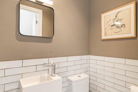 Apartamento de 4 dormitorios en venta en Barcelona, Cataluña, Spain № 1514 - foto 15