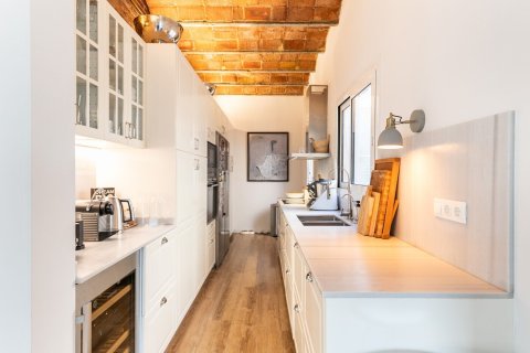 Apartamento de 4 dormitorios en venta en Barcelona, Cataluña, Spain № 1514 - foto 12