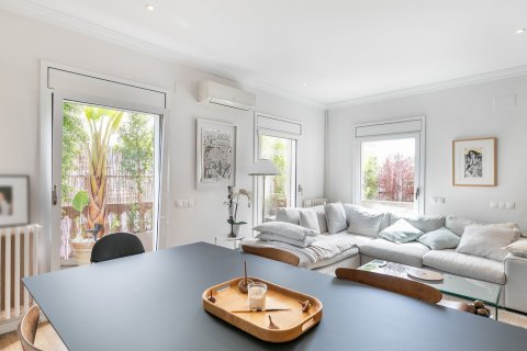 Apartamento de 4 dormitorios en venta en Barcelona, Cataluña, Spain № 1514 - foto 3