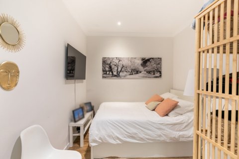 Apartamento de 4 dormitorios en venta en Barcelona, Cataluña, Spain № 1514 - foto 23
