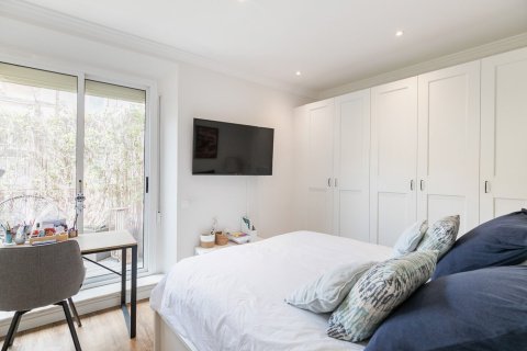 Apartamento de 4 dormitorios en venta en Barcelona, Cataluña, Spain № 1514 - foto 18
