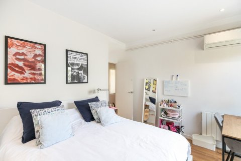 Apartamento de 4 dormitorios en venta en Barcelona, Cataluña, Spain № 1514 - foto 16