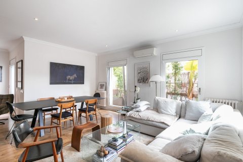 Apartamento de 4 dormitorios en venta en Barcelona, Cataluña, Spain № 1514