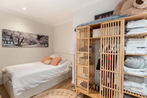 Apartamento de 4 dormitorios en venta en Barcelona, Cataluña, Spain № 1514 - foto 24