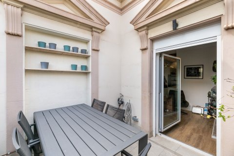 Apartamento de 4 dormitorios en venta en Barcelona, Cataluña, Spain № 1514 - foto 27