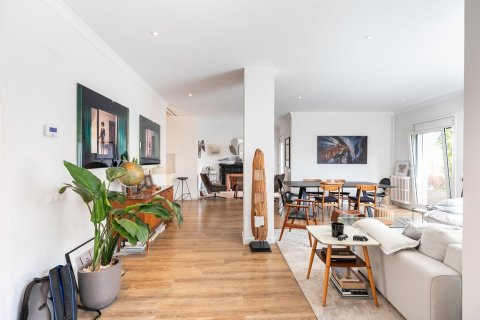 Apartamento de 4 dormitorios en venta en Barcelona, Cataluña, Spain № 1514 - foto 2