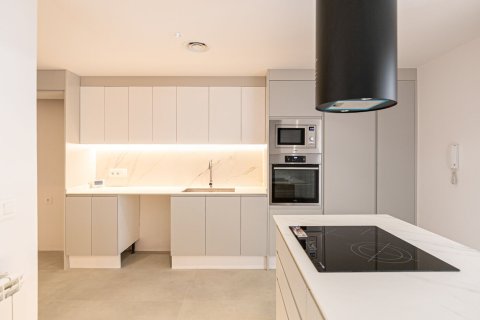 Apartamento de 5 dormitorios en venta en Barcelona, Cataluña, Spain № 1509 - foto 11