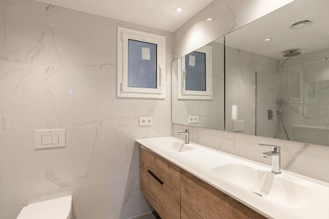 Apartamento de 5 dormitorios en venta en Barcelona, Cataluña, Spain № 1509 - foto 14