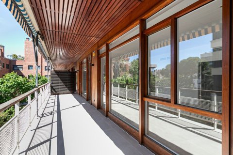 Apartamento de 5 dormitorios en venta en Barcelona, Cataluña, Spain № 1509 - foto 23
