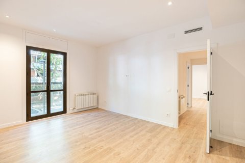 Apartamento de 5 dormitorios en venta en Barcelona, Cataluña, Spain № 1509 - foto 13