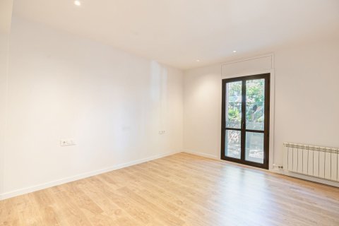 Apartamento de 5 dormitorios en venta en Barcelona, Cataluña, Spain № 1509 - foto 12
