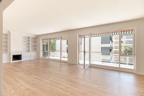 Apartamento de 5 dormitorios en venta en Barcelona, Cataluña, Spain № 1509