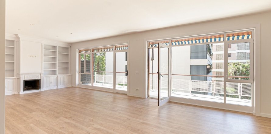 Apartamento de 5 dormitorios en venta en Barcelona, Cataluña, Spain № 1509