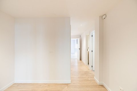 Apartamento de 5 dormitorios en venta en Barcelona, Cataluña, Spain № 1509 - foto 25