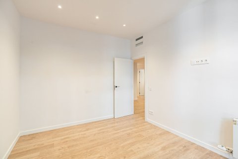 Apartamento de 5 dormitorios en venta en Barcelona, Cataluña, Spain № 1509 - foto 24