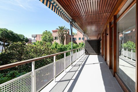 Apartamento de 5 dormitorios en venta en Barcelona, Cataluña, Spain № 1509 - foto 22