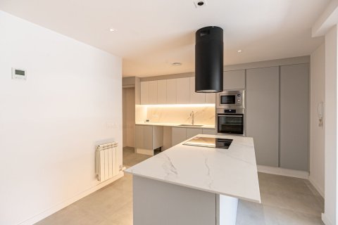 Apartamento de 5 dormitorios en venta en Barcelona, Cataluña, Spain № 1509 - foto 10