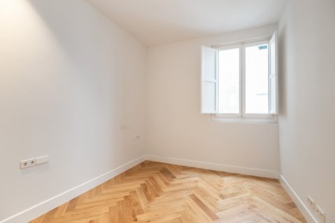 Apartamento de 3 dormitorios en venta en Barcelona, Cataluña, Spain № 1510 - foto 17
