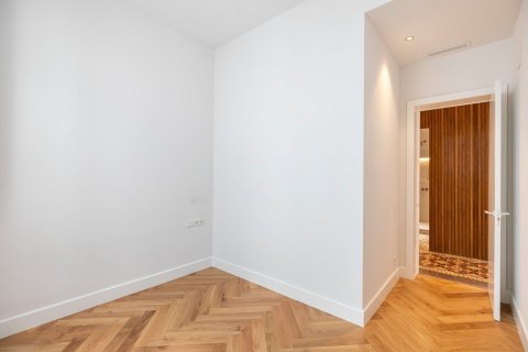 Apartamento de 3 dormitorios en venta en Barcelona, Cataluña, Spain № 1510 - foto 19