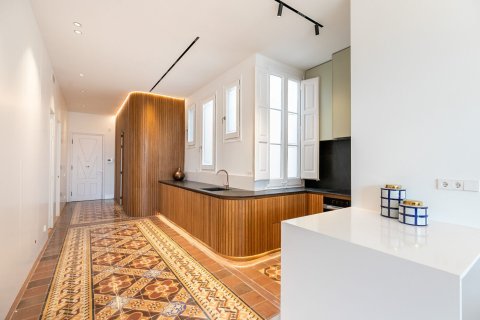 Apartamento de 3 dormitorios en venta en Barcelona, Cataluña, Spain № 1510 - foto 8