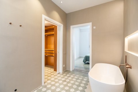 Apartamento de 3 dormitorios en venta en Barcelona, Cataluña, Spain № 1510 - foto 16