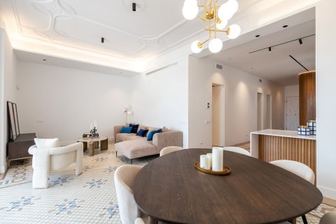 Apartamento de 3 dormitorios en venta en Barcelona, Cataluña, Spain № 1510 - foto 7