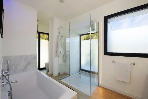 Сasa de 6 dormitorios en venta en Castelldefels, Barcelona, Cataluña, Spain № 1513 - foto 24