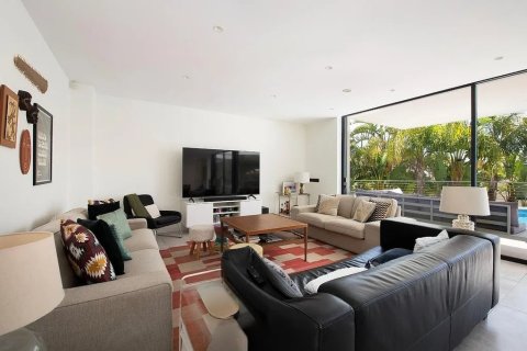 Сasa de 6 dormitorios en venta en Castelldefels, Barcelona, Cataluña, Spain № 1513 - foto 9