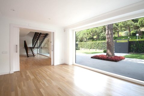 Сasa de 7 dormitorios en alquiler en Barcelona, Cataluña, Spain № 1574 - foto 9