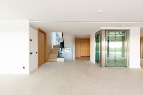 Сasa de 5 dormitorios en alquiler en Barcelona, Cataluña, Spain № 1575 - foto 10