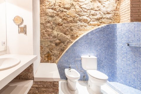 Сasa de 6 dormitorios en alquiler en Barcelona, Cataluña, Spain № 1571 - foto 12