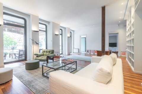 Сasa de 6 dormitorios en alquiler en Barcelona, Cataluña, Spain № 1571 - foto 4